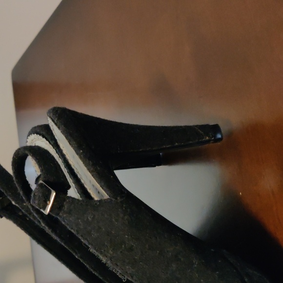 Women's size 7 black heels - Picture 4 of 4